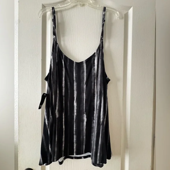 NWT Torrid Black and Gray Tie-Dye Camisole - Picture 5 of 8